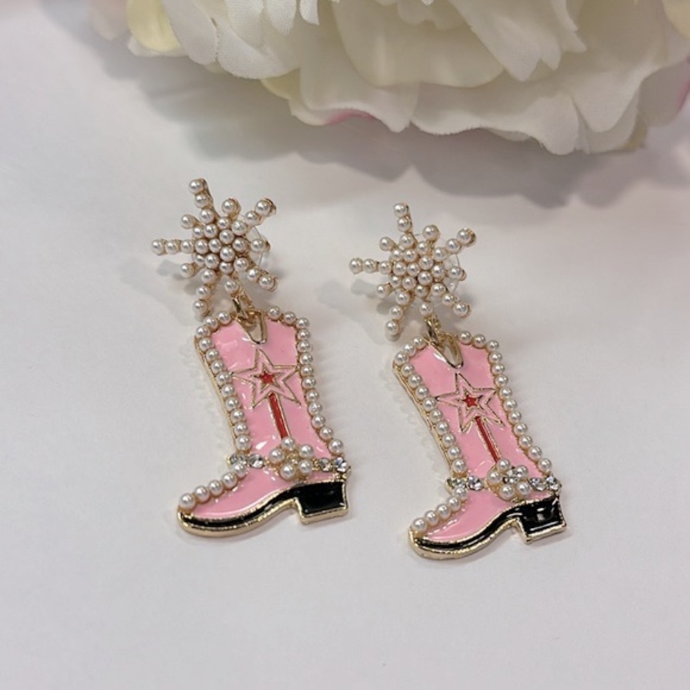 Pink cowgirl boots earrings!